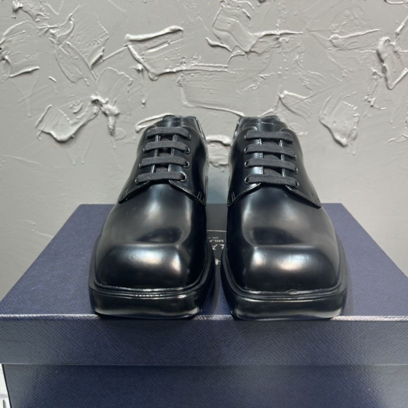 Pra*a leather shoes